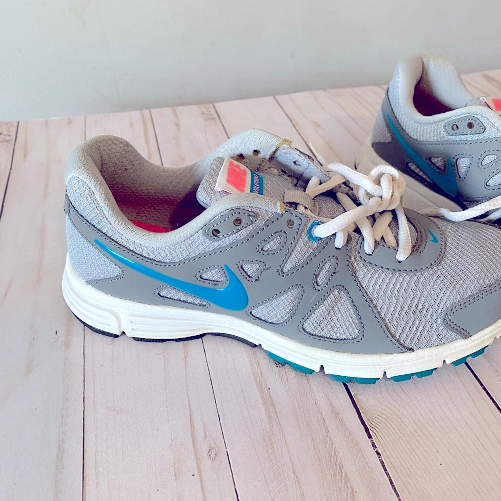 Woman’s Nike Evolution 2 Sneakers size 6 Gently used condition, clean.